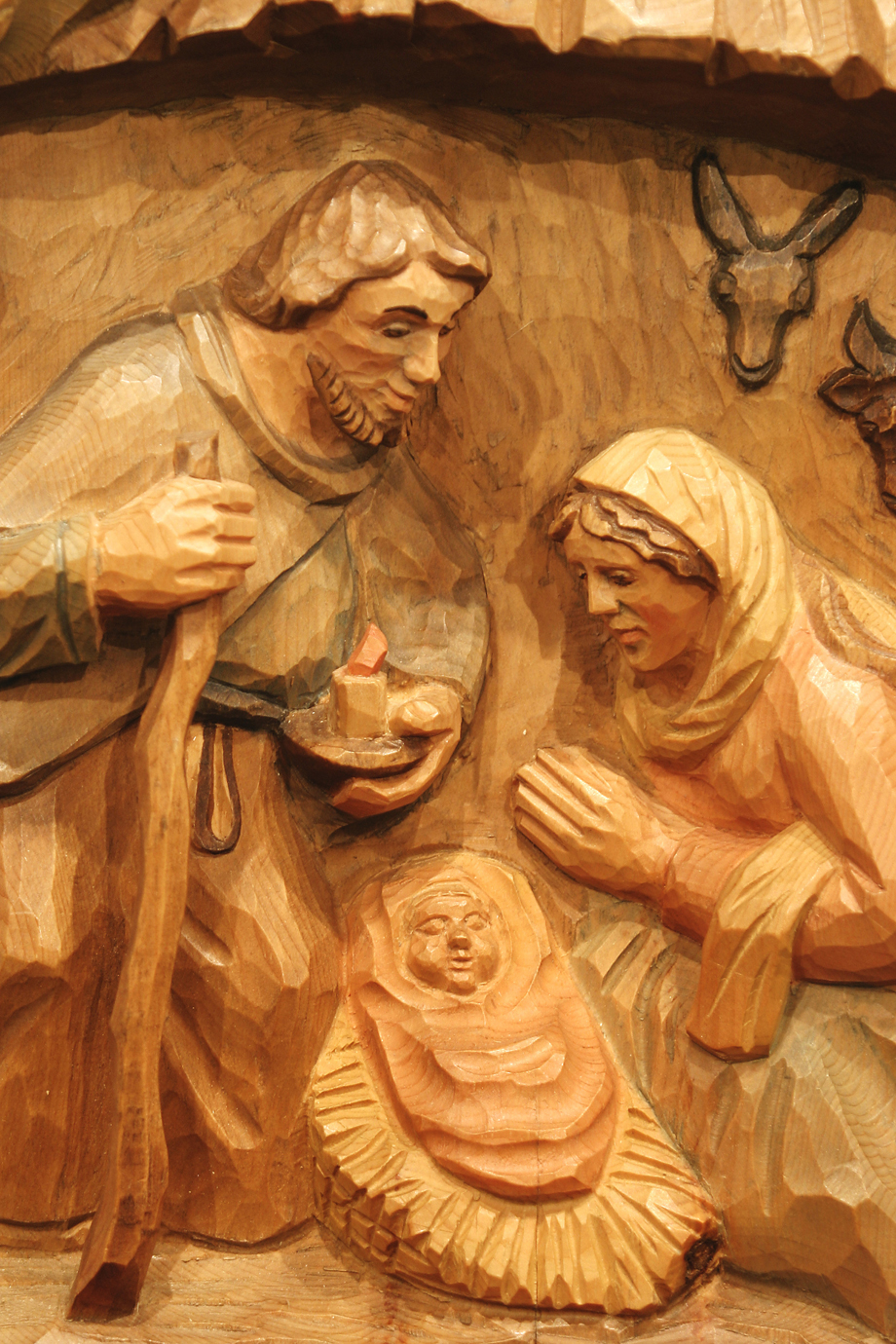 Maria und Josef an der Krippe