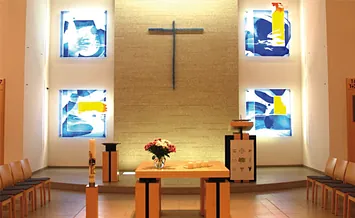 Kirchenraum mit Altar