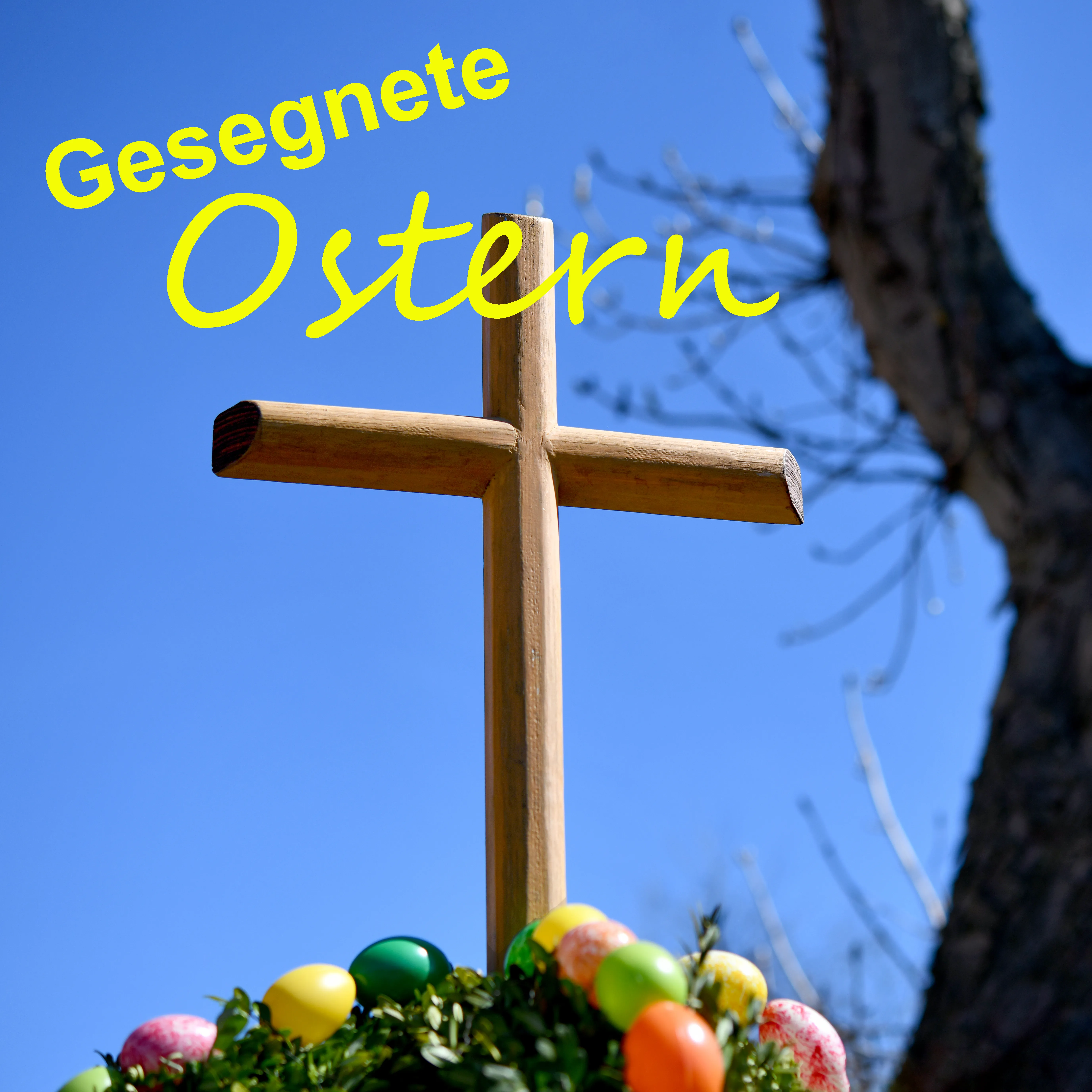 Kreuz mit Ostereiern